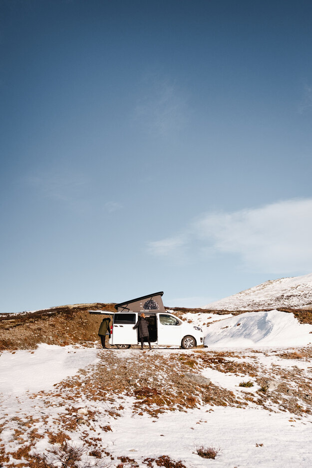CROSSCAMP beim Camping in Norwegen in verschneiter Natur