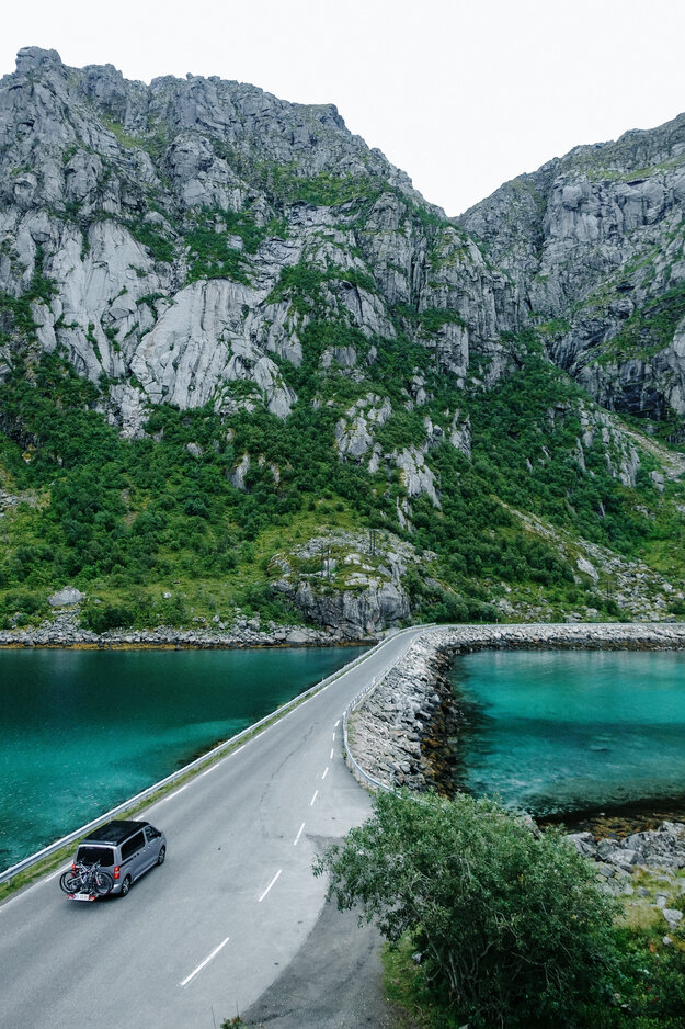 CROSSCAMP auf den einsamen Straßen Norwegens