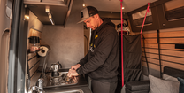 Küchenblock im neuen Camper Van von CROSSCAMP FLEX 541