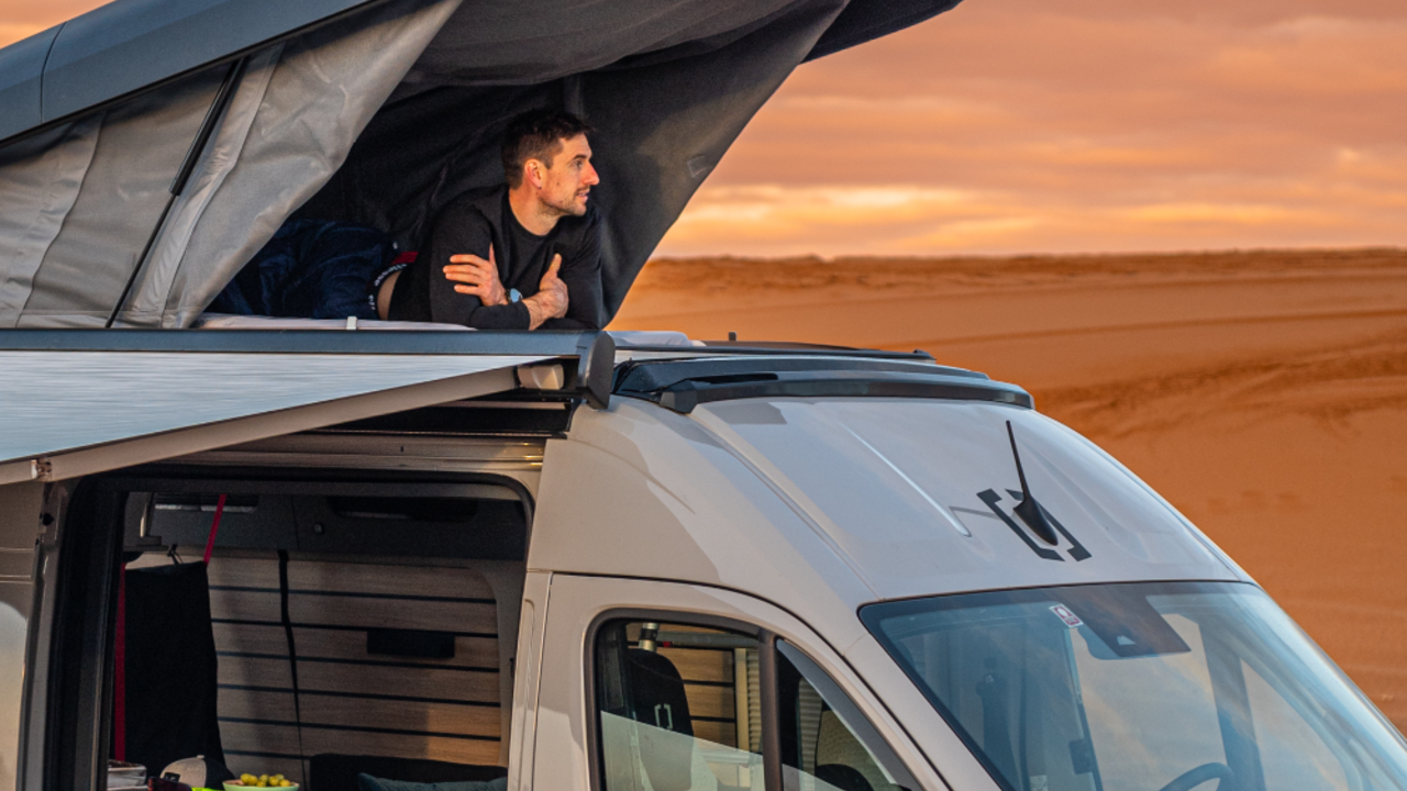 Panorama-Aufstelldach des neuen Camper Van Modells von CROSSCAMP FLEX 541