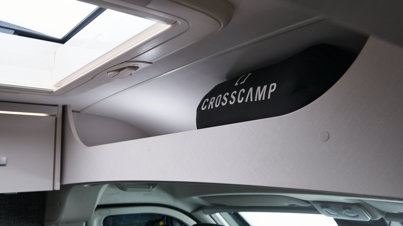 Stauraum über Cockpit in den CROSSCAMP Camper Van Modellen FULL 600 | 640 