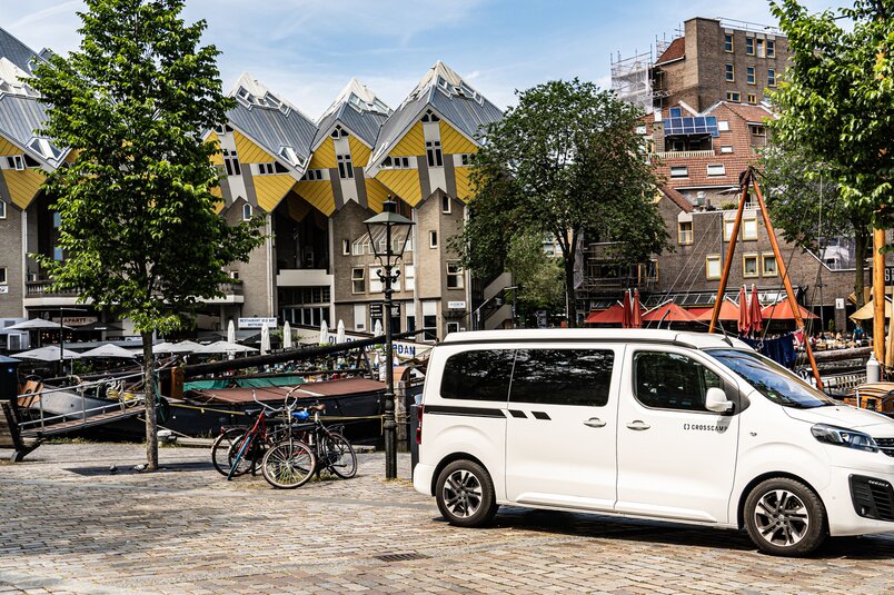 Kubushäuser am Yachthafen in Rotterdam (Niederlande)