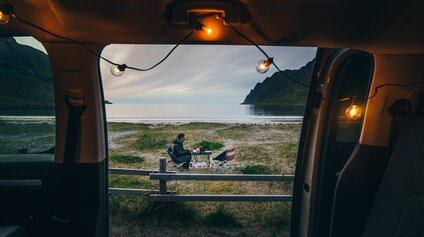 Blick aus dem CROSSCAMP an den Strand in Norwegen