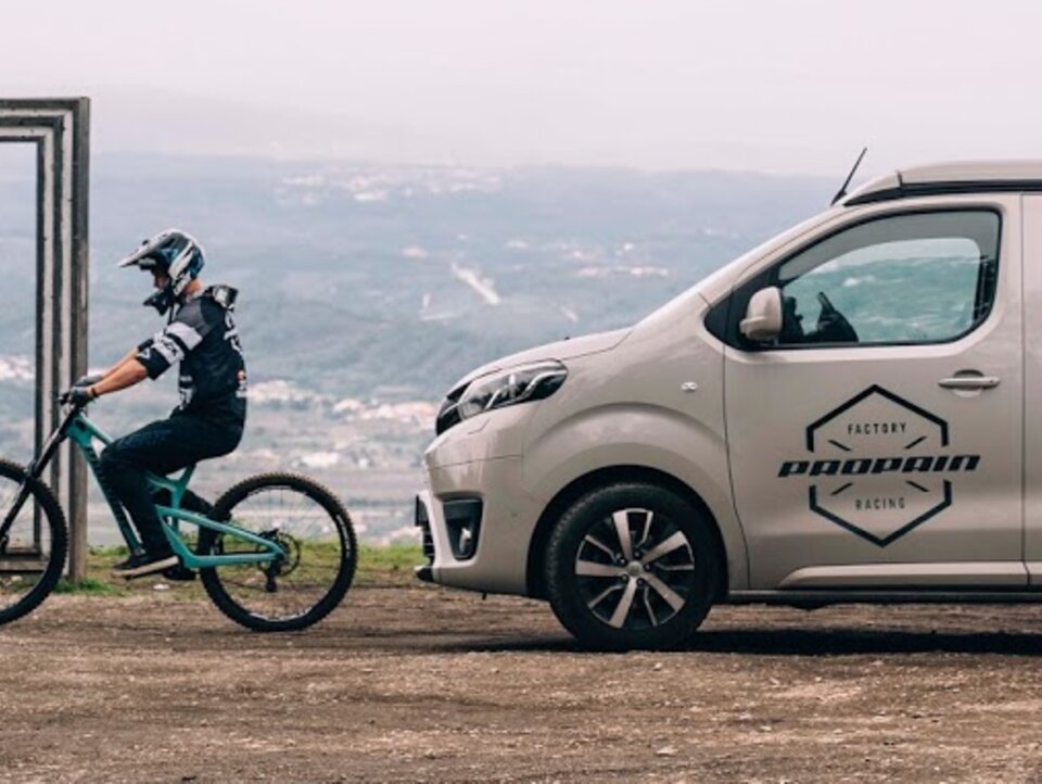 George Brannigan unterwegs auf MTB Trails in Europa