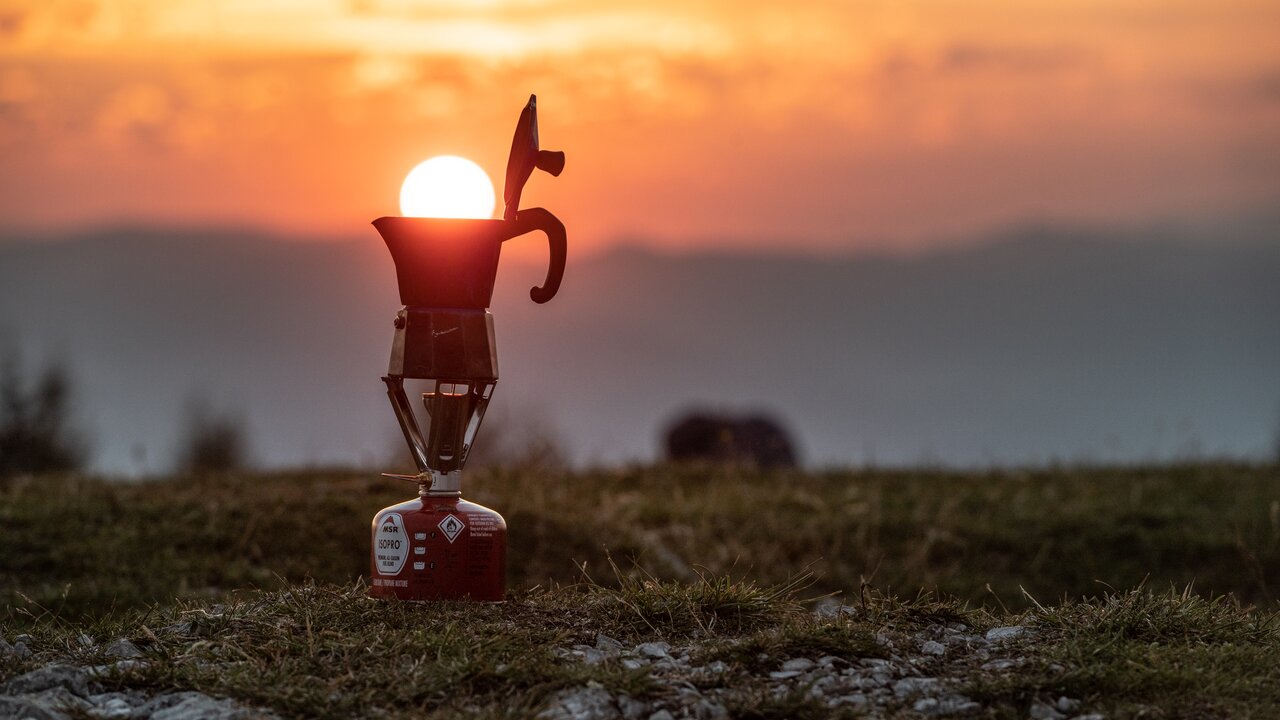 Camping-Kocher mit Bergblick in Österreich