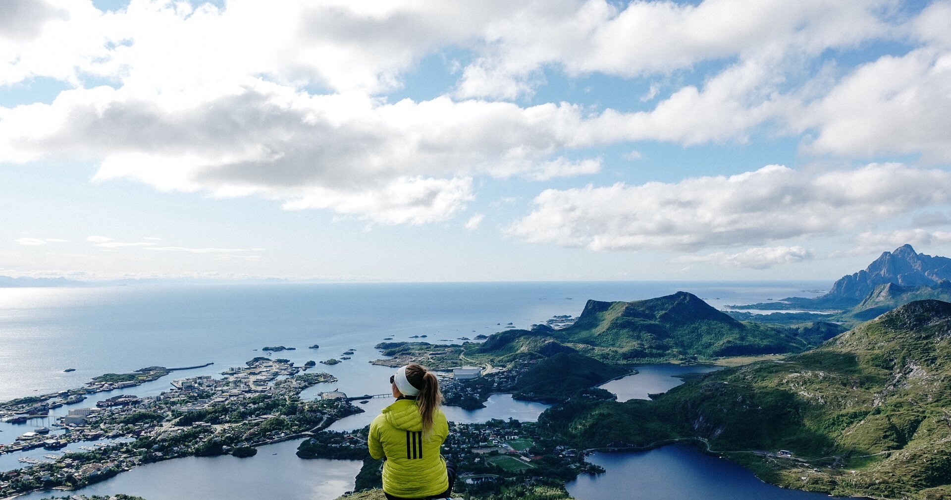 Caja Schöpf genießt Ausblick in Norwegen