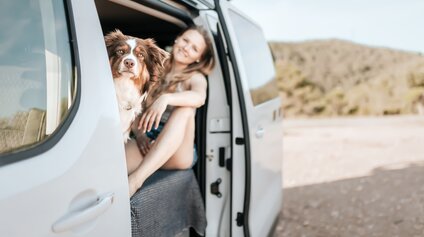 Carly Eck und ihr Hund gemeinsam unterwegs im CROSSCAMP