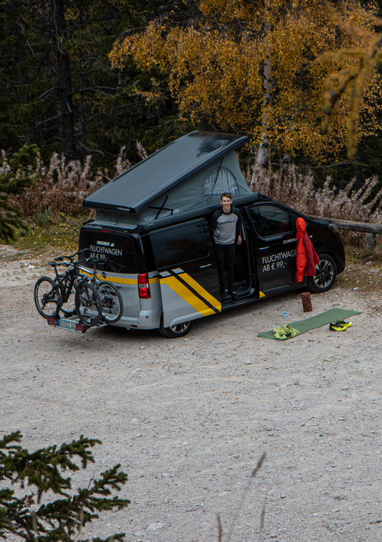Finn Hösch beim Camping in den Dolomiten mit dem CROSSCAMP
