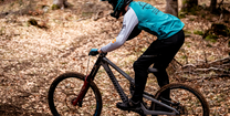 Fahrer des Propain Factory Racing Teams beim Downhill-Rennen