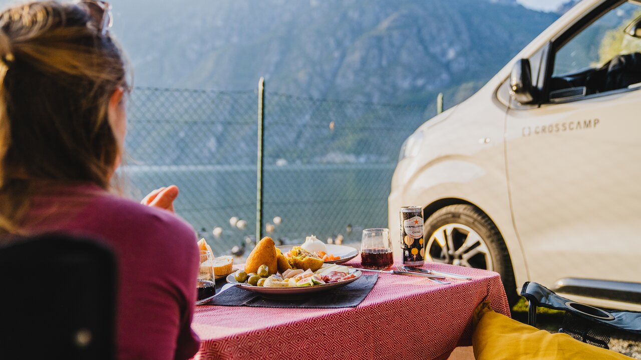 Frühstück vor dem CROSSCAMP in Italien