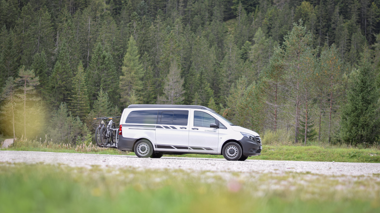 Campingurlaub mit Hund im Camper Van CROSSCAMP BASE X