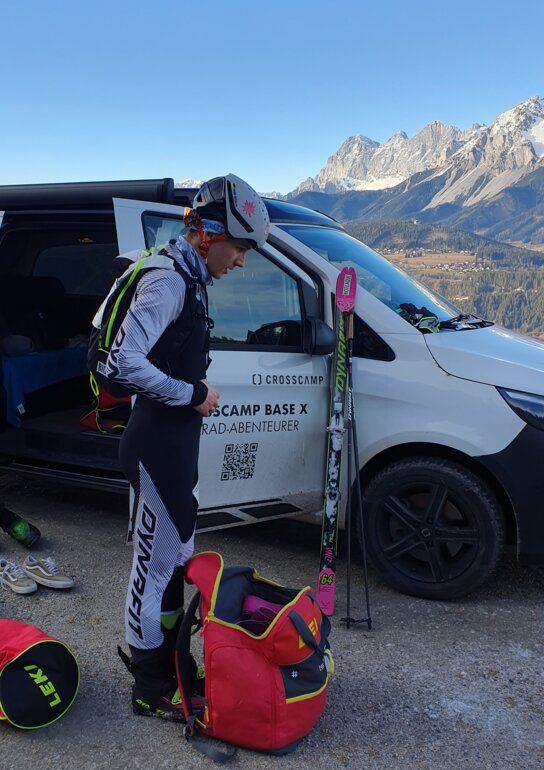 Skibergsteiger Finn Hösch bei Trainingsreise mit dem CROSSCAMP Base X