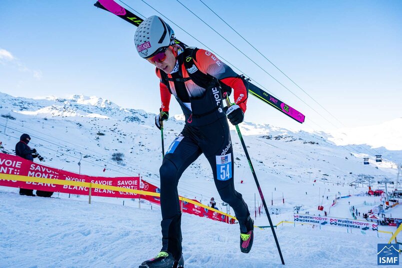 Skibergsteiger Finn Hösch beim Aufstieg