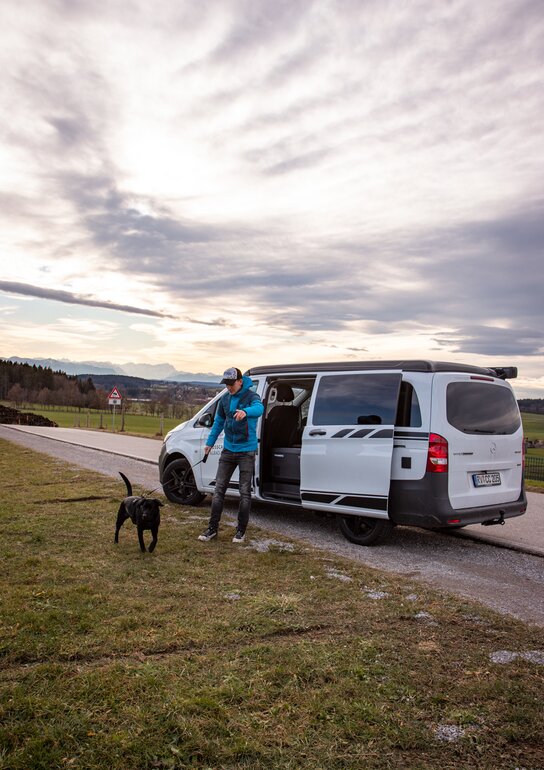 Skibergsteiger Finn Hösch unterwegs mit dem CROSSCAMP Base X