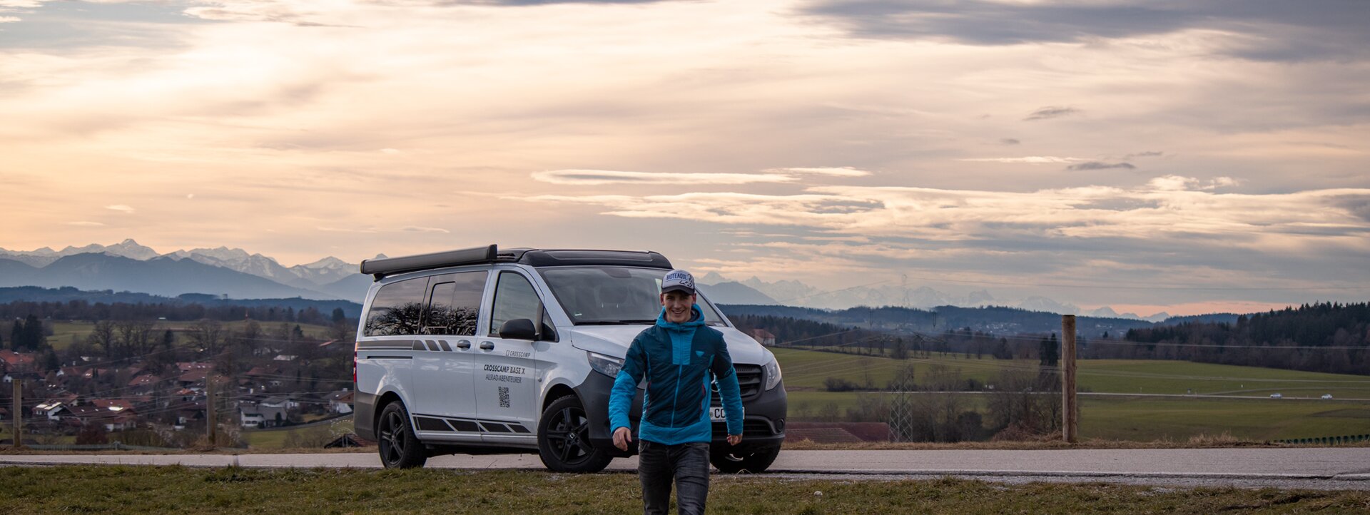 Skibergsteiger Finn Hösch auf Trainingsreise mit dem CROSSCAMP Base X durch das Zillertal