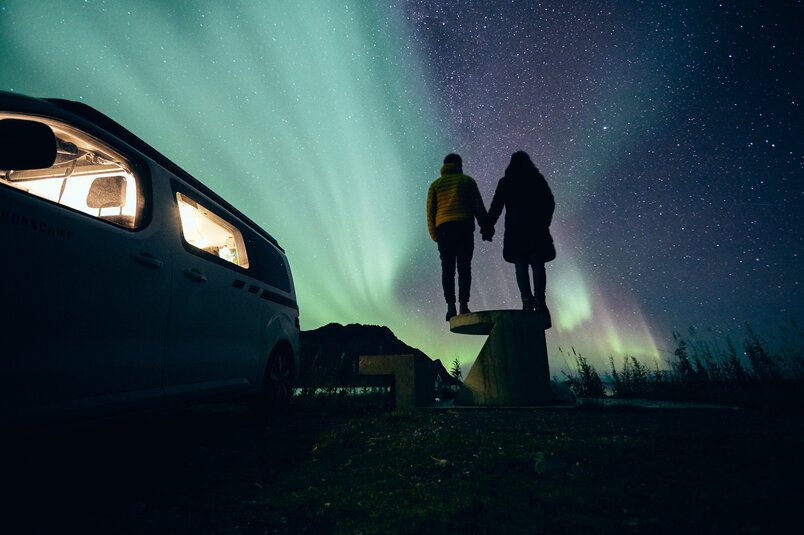 Basti Hansen und Gil beobachten Aurora Borealis in Norwegen