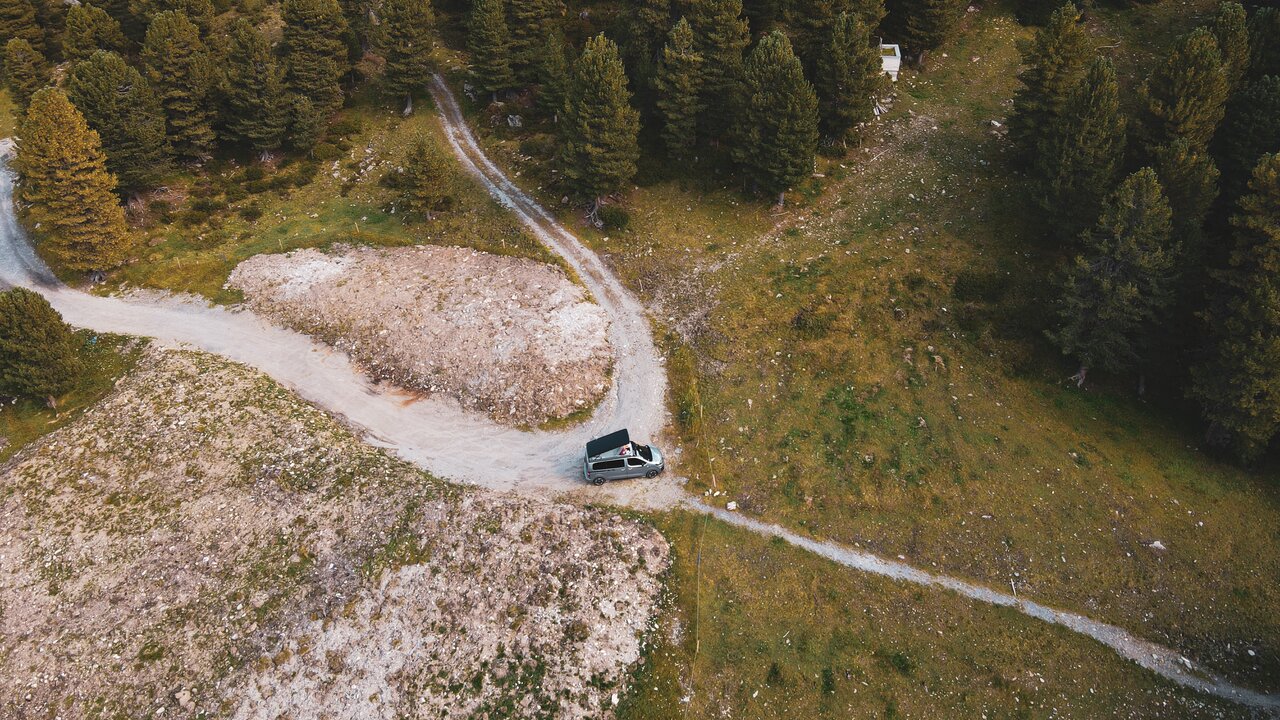 Luftaufnahme vom CROSSCAMP in den Alpen beim Transalpin Run