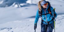 Skibergsteigerin Laura auf der Piste in Kärnten