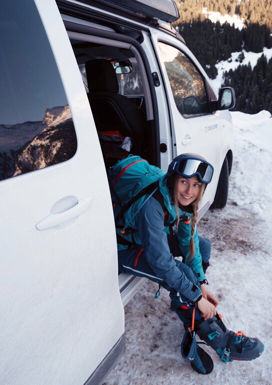 Skimo-Profi Laura unterwegs im CROSSCAMP durch Österreich