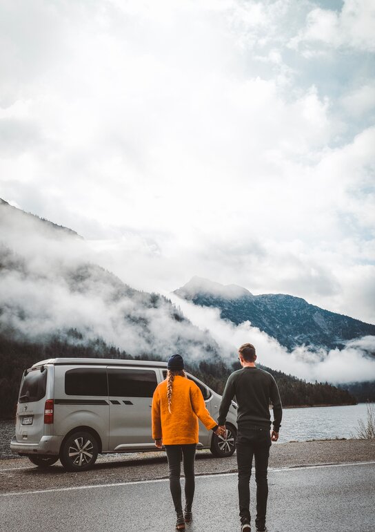 Alina und ihr Freund beim Camping in den Dolomiten