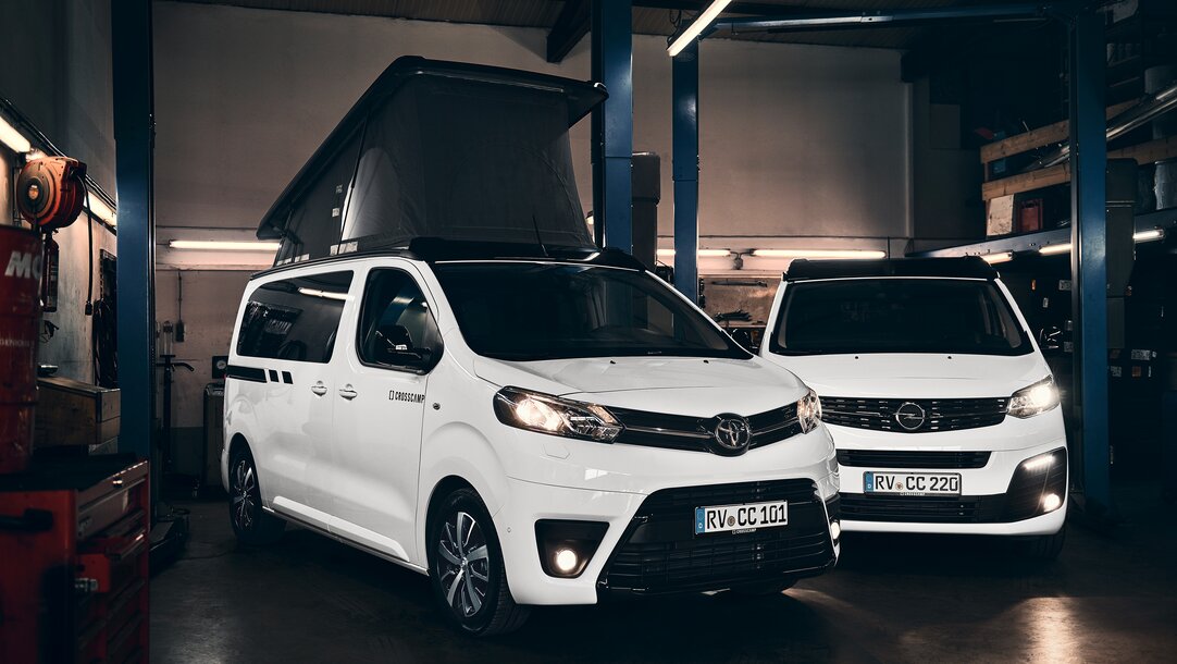 CROSSCAMP Urban Camper LITE auf Toyota und Opel-Basis in einer Garage