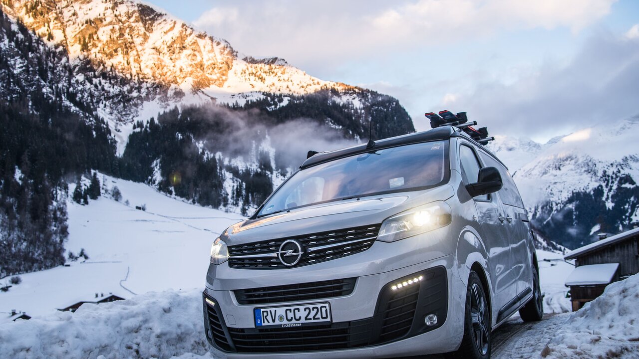 CROSSCAMP Camper in Winterlandschaft inkl. Dachträgersystem